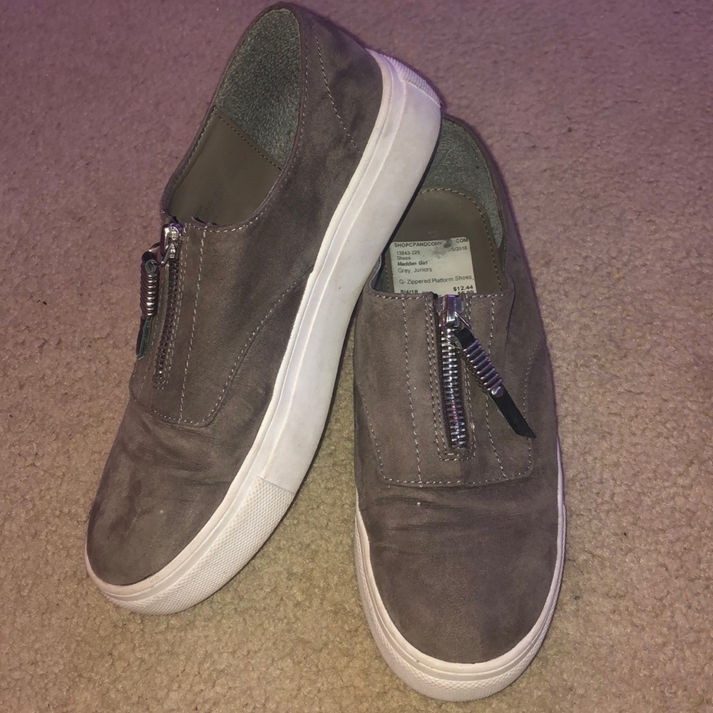 Women’s Walking Shoes (size 7)
